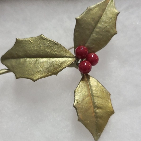 Met Museam of Art Vintage Holly brooch - Picture 6 of 9